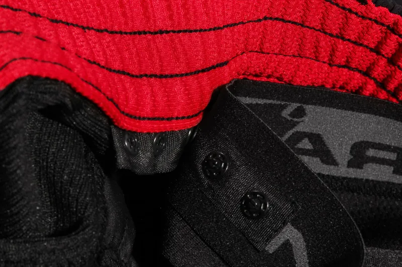 Endura Hummvee Shorts II with Liner in Black-7