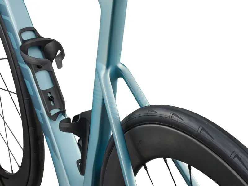 Giant Propel Advanced Pro 1-Di2 Road Racing Bike in Cryo Silver-3