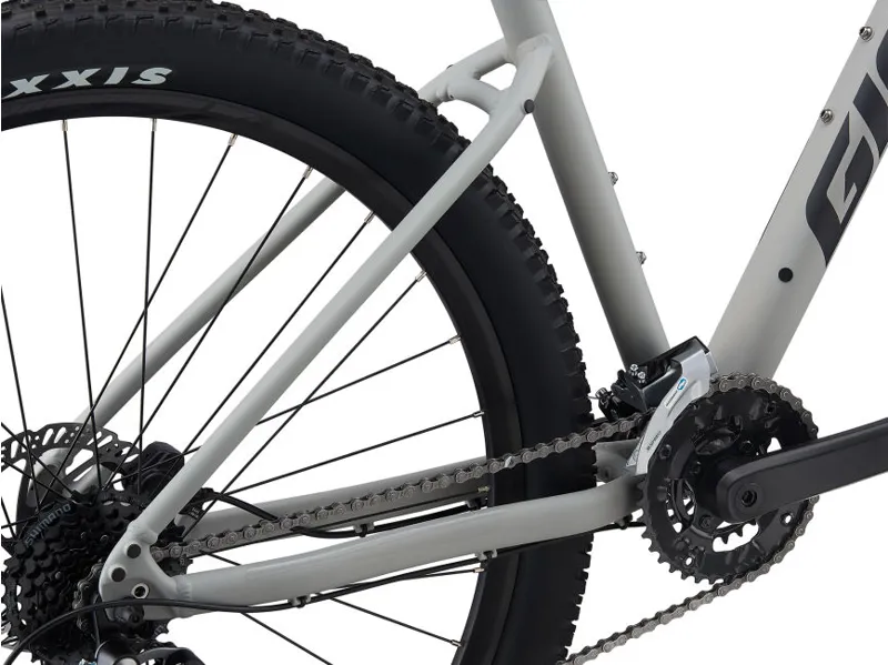 2021 Giant Talon 29 2 Disc Mountain Bike in Grey